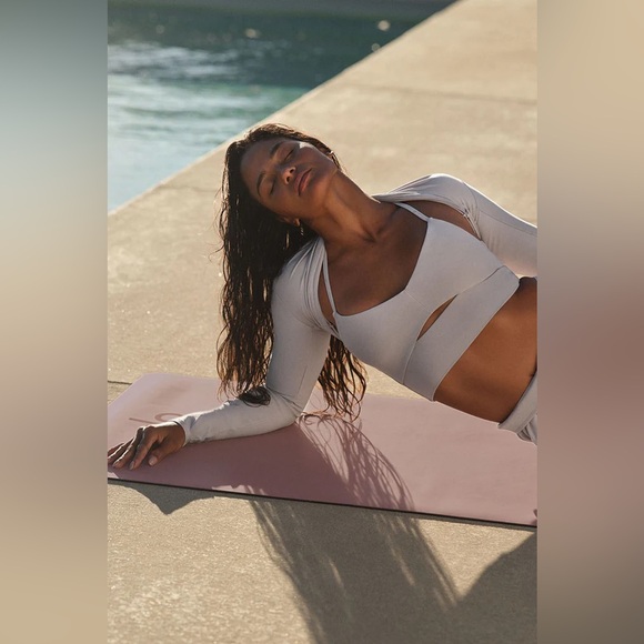 ALO Yoga Other - ALO YOGA | ✨NEW✨ Washed Alosoft Highlight Bra in Grey Sky Wash